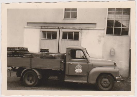 Der Hanomag vor der Brauerei