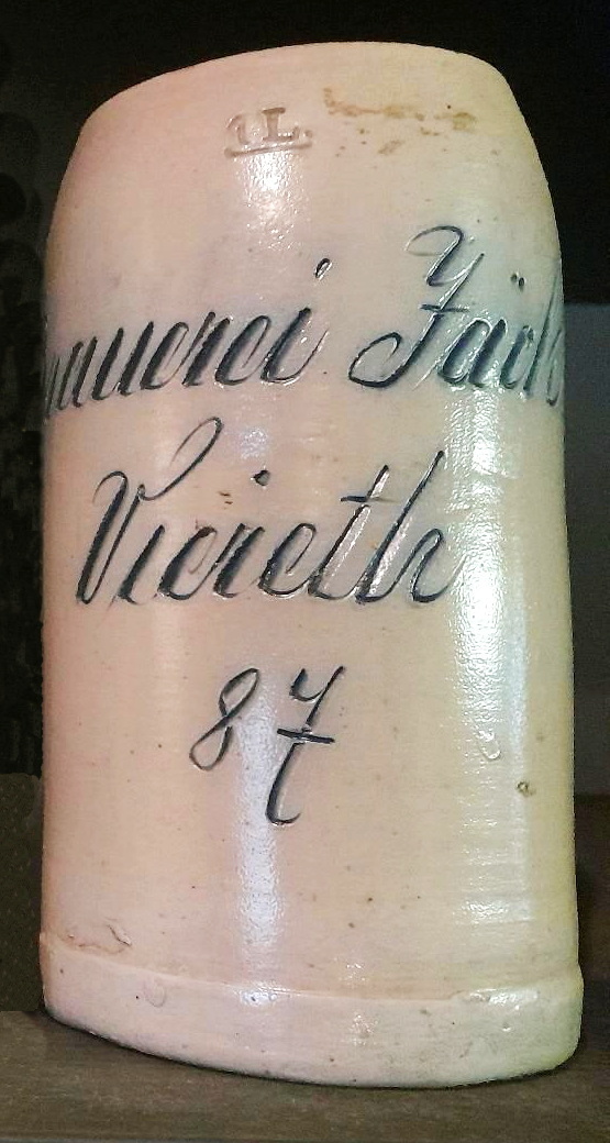 Geritzter 1-Liter Krug