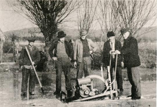 Motoreissäge 1950 mit Hans Kohlmann und Georg Polster