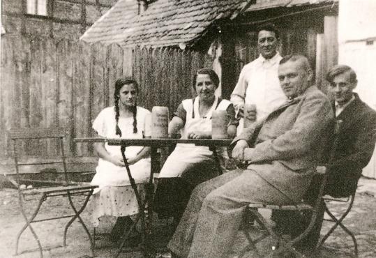 Ausschank von Polster-Bier im Gasthaus zum Löwen