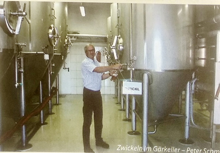 der Brauerei-Inhaber im Gärkeller
