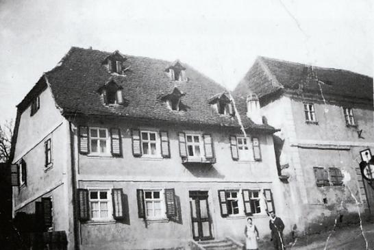 Altes Foto mit einem Teil der Brauerei Sippel (rechts)