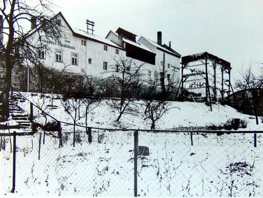 Zwinger-Bräu, Brauerei und Gaststätte mit Gestell zur Eisgewinnung